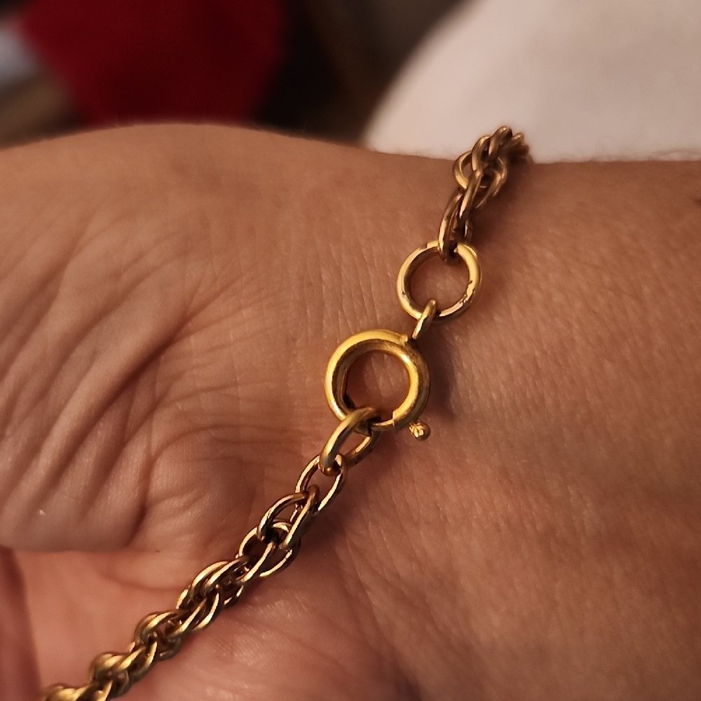 Elegant Gold Perfume Locket - Picture 5 of 7